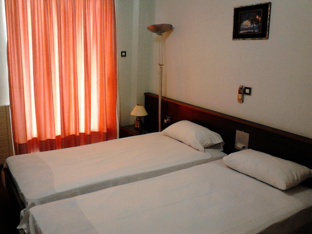 Hotel Alexandros Loutraki Exterior foto
